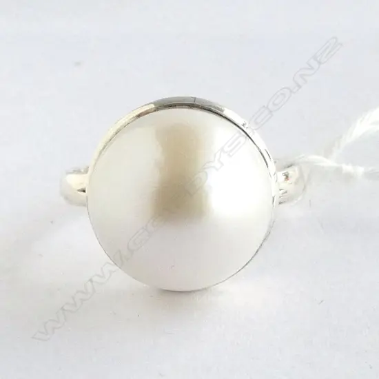 SILVER SET MABE' PEARL RING SIZE Q