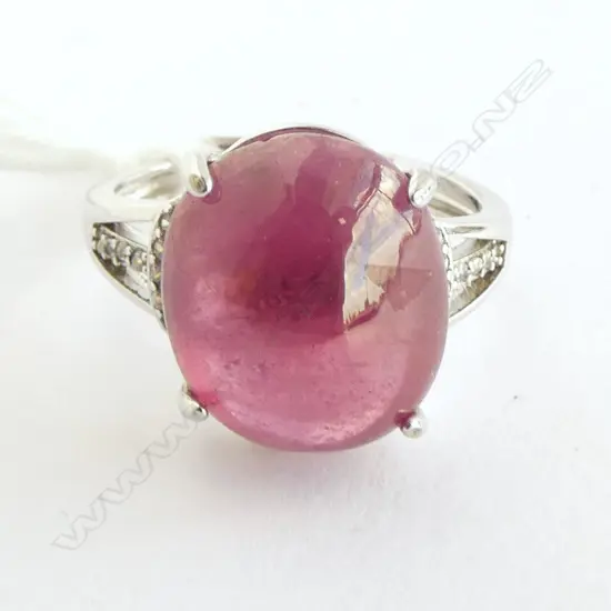 SILVER (S925) SET RUBY CABOCHON, 10.44cts (inclusions), AIG CERT SIZE N