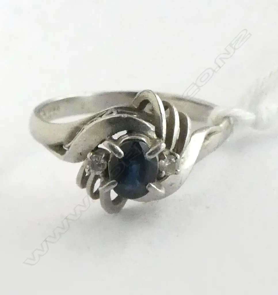 PLATINUM SAPPHIRE & DIAMOND RING 2.6gms SIZE J Image 1++