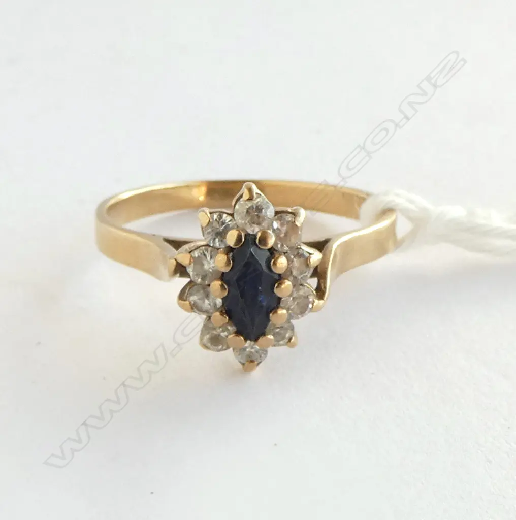 **RTV** 9ct SAPPHIRE & CZ  CLUSTER RING, 2.1gm SIZE O Image 1++