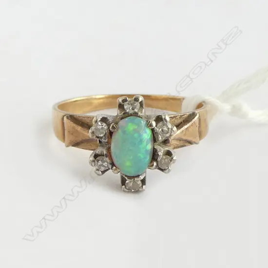 VINTAGE 9ct GOLD OPAL & DIAMOND RING 2.44gms SIZE L