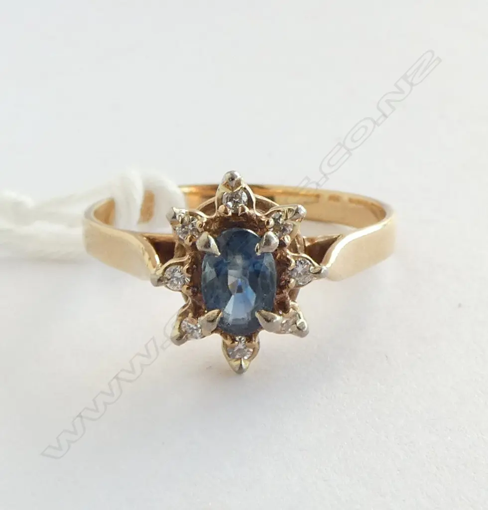9ct SAPPHIRE & DIAMOND CLUSTER RING, 2.2gm (Sapphire has some wear) size P Image 1++