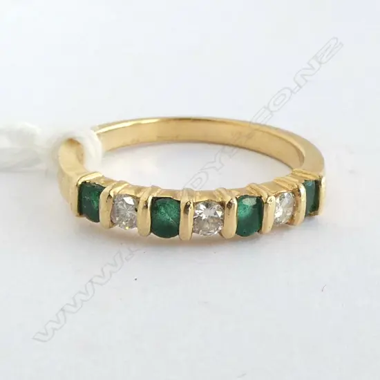14ct YELLOW GOLD 4 EMERALD & 3 DIAMOND BAND RING 2.5gms SIZE M