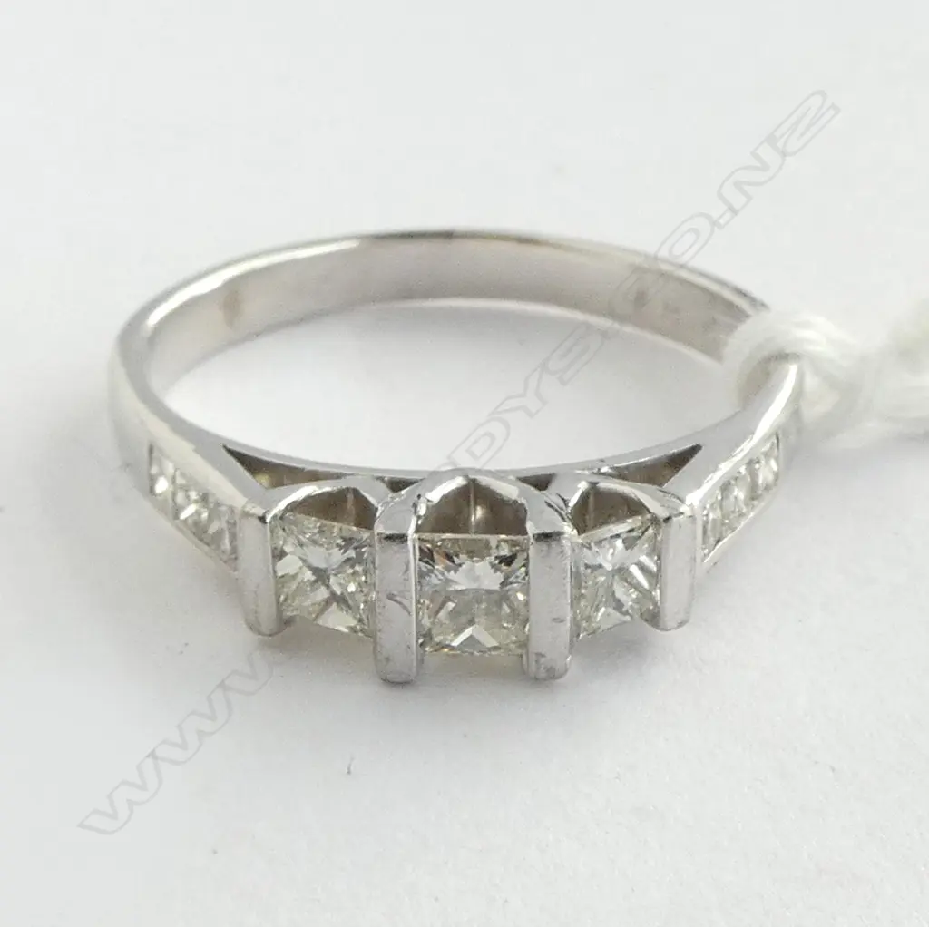 18ct WHITE/GOLD ENGAGEMENT DIAMOND RING, (DIA=0.75ct TDW) 4gm (MHJ w valuation) SIZE Q Image 1++
