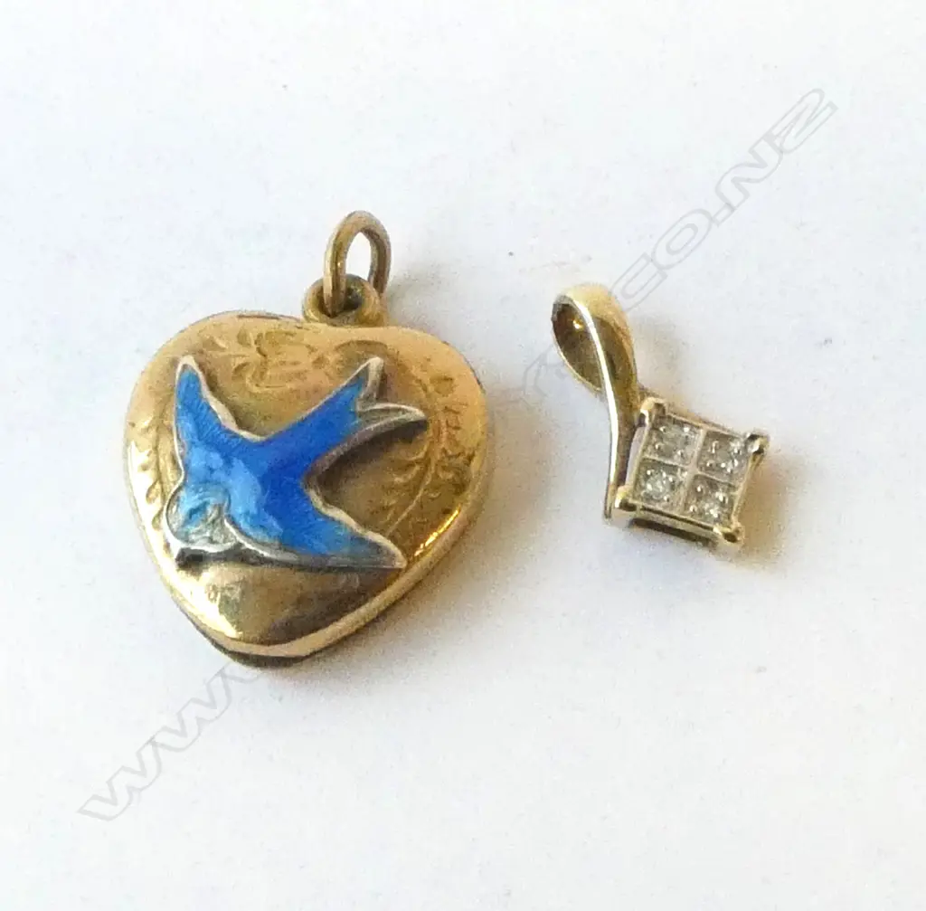9ct DIAMOND PENDANT & GOLD LINED SWALLOW LOCKET  Image 1++