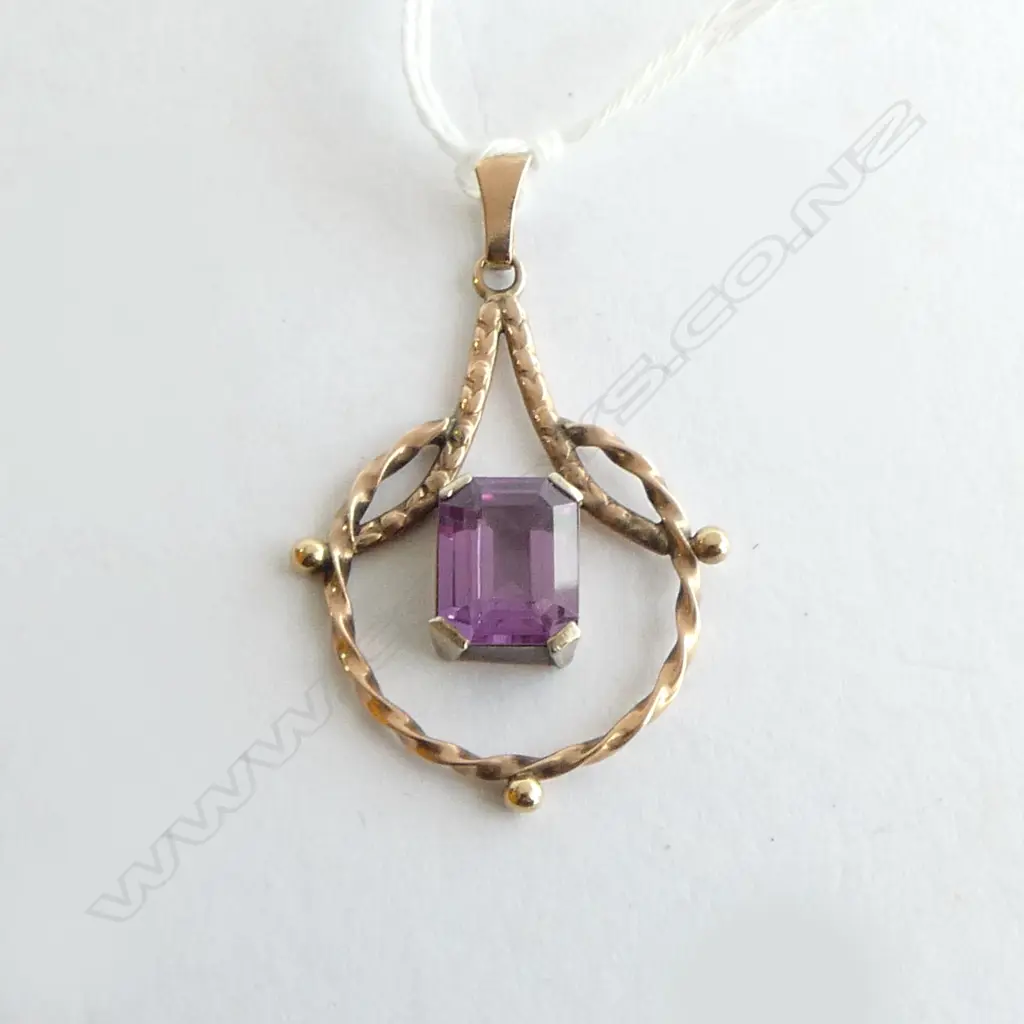 early 20thC 9ct GOLD & SYN PURPLE SAPPHIRE PENDANT 3gms Image 1++