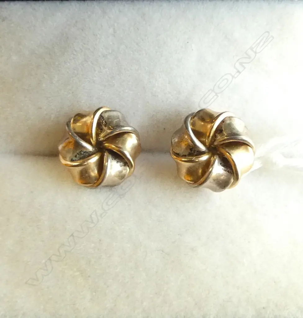 PR 9CT GOLD & SILVER KNOTT FORM EARRINGS 1gm in box Image 1++