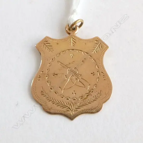9ct ROSE GOLD MEDALLION 3.23gms crossed rifles  3.83gms