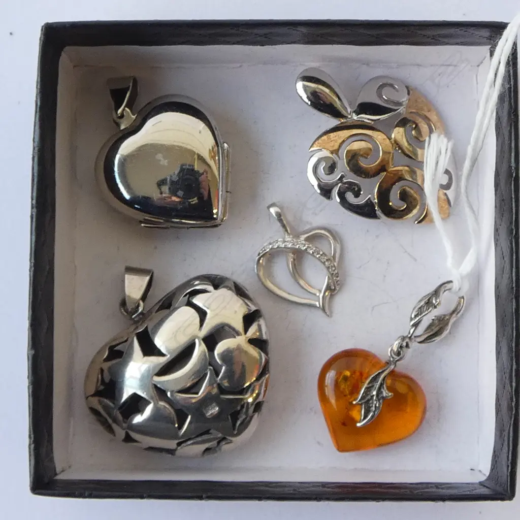 5 HEART PENDANTS, 3 SILVER Image 1++