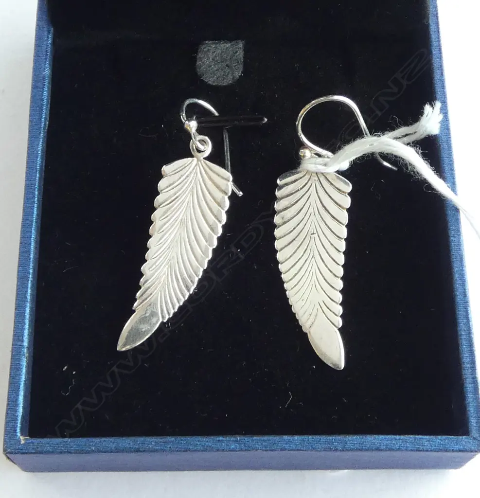 PAIR SILVER LEAF EARRINGS as new in box Image 1++