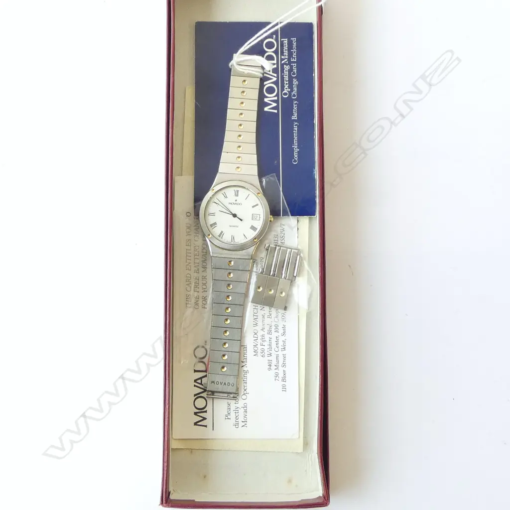 GENT'S 1980s MOVADO WATCH, BOXED, PAPERS & EXTRA LINKS, RUNNING Image 1++