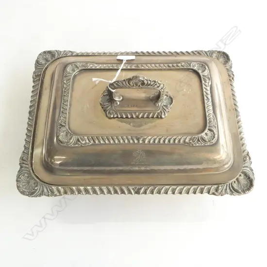 STERLING SILVER SHEFFIELD 1902 LIDDED ENTREE DISH detachable handle gadroon rims. Crested. 1594gms