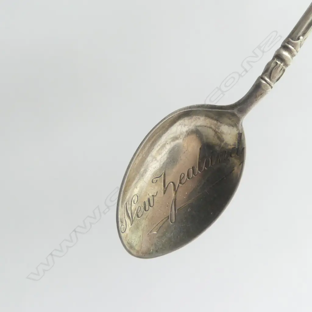 4 SILVER GOLFING COFFEE SPOONS + SILVER TIKI ENAMELLED NZ SOVENIER SPOON 34gms Image 1++
