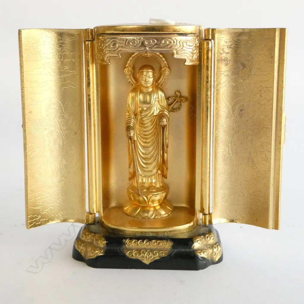 HEAVT GILT METAL BUDDHA IN TEMPLE TRAVELLING SHRINE 2 doors opening H.95mm. scepter broken Image 1++