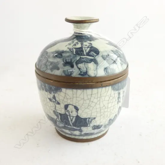 CHINESE B/W CRACKLE GLAZED LIDDED JAR, H.85mm