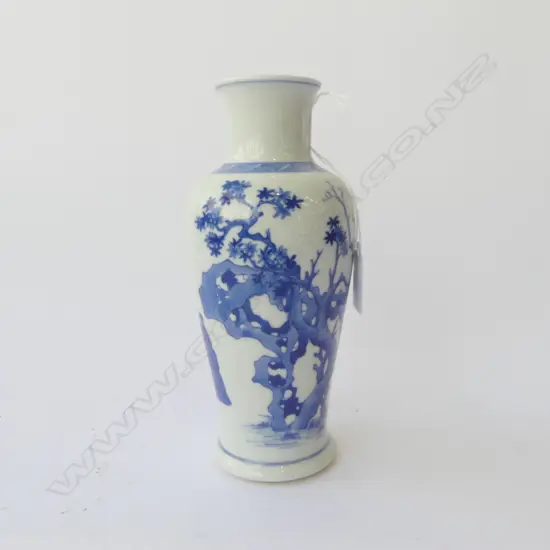 CHINESE B/W VASE H.205mm
