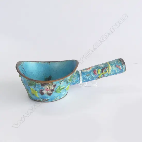 CHINESE ENAMELLED BLUE HANDLED COPPER SILK IRON. Hot coals are traditionally placed inside. L.135mm
