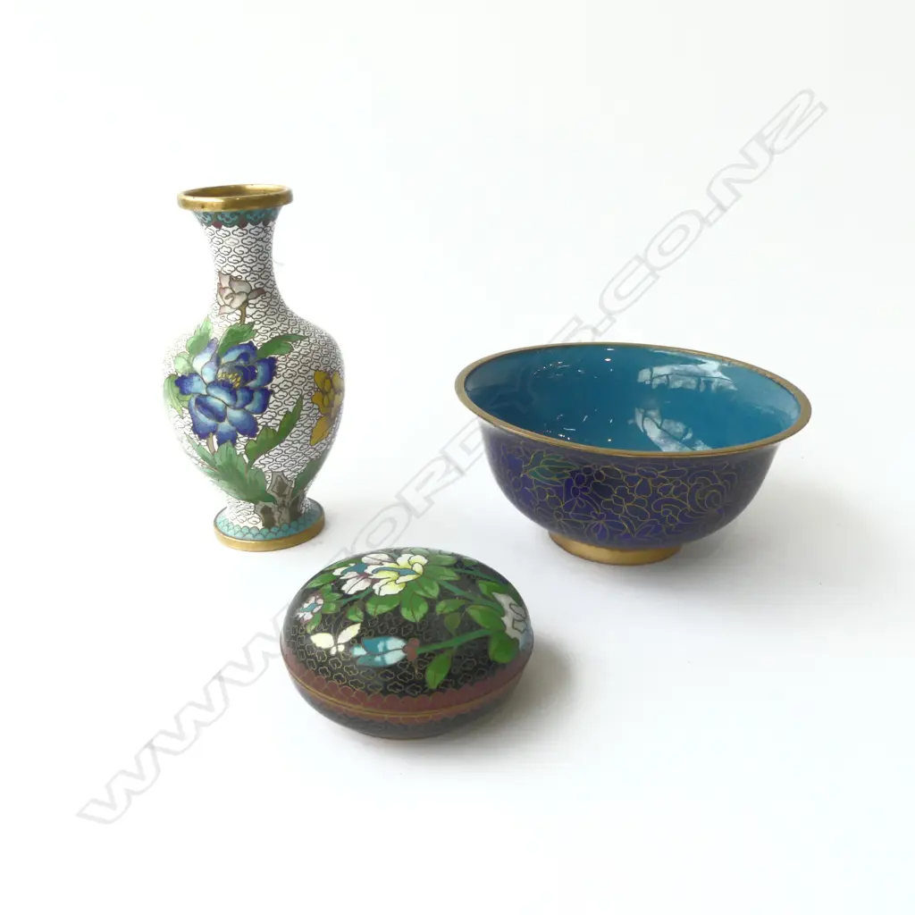 3 PCES CLOISONNE; BOWL (tiny rim chip), LIDDED CONTAINER, VASE H.180mm Image 1++
