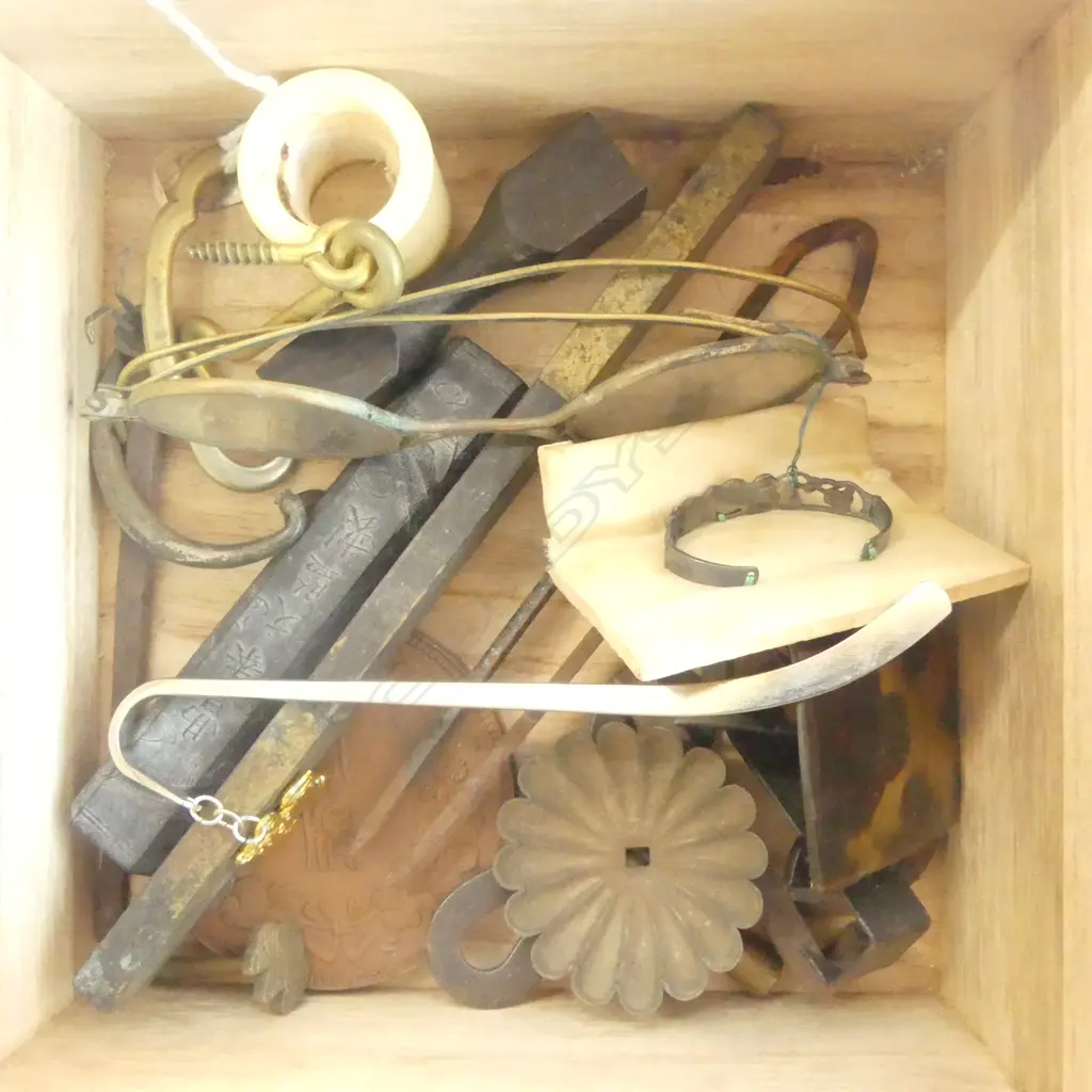 OLD ORIENTAL BOX WITH MULTIPLE OLD COLLECTABLES & FITTINGS: spectacles + ink stone + lge bronze medallion etc Image 1++