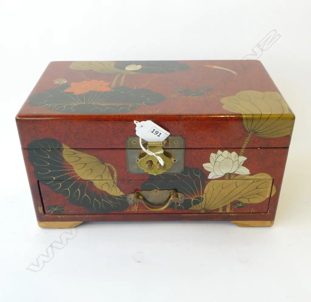 LRG VINTAGE JAPANESE LACQUERED JEWELLERY BOX, 300 x 170 x 160mm (w lock) Image 1++