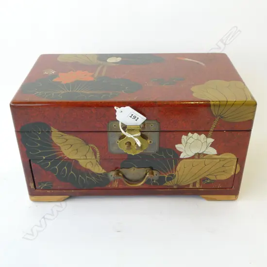 LRG VINTAGE JAPANESE LACQUERED JEWELLERY BOX, 300 x 170 x 160mm (w lock)