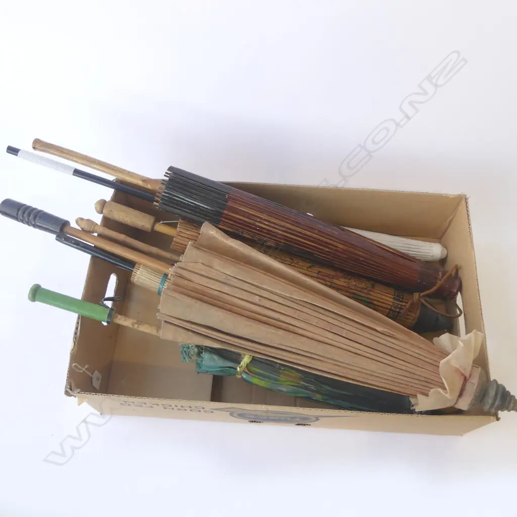 8 VINTAGE PARASOULS  Image 1++