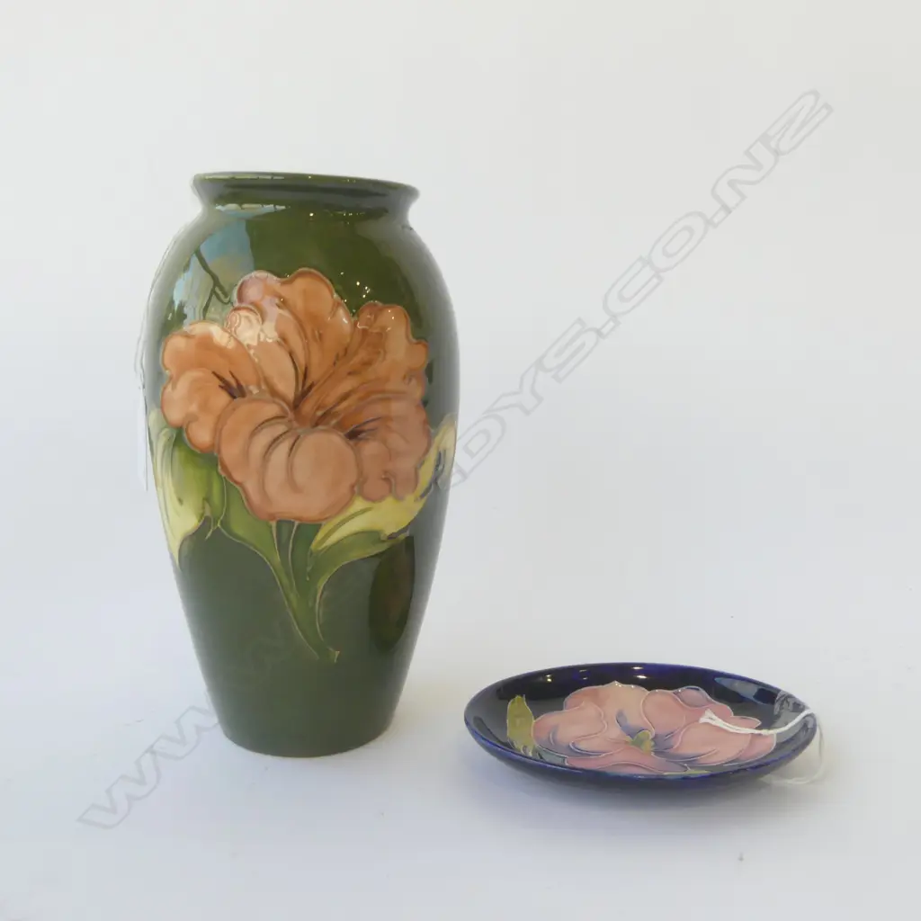 MOORCROFT HIBISCUS VASE, H.135mm & MOORCROFT MAGNOLIA PIN DISH, L.110mm Image 1++