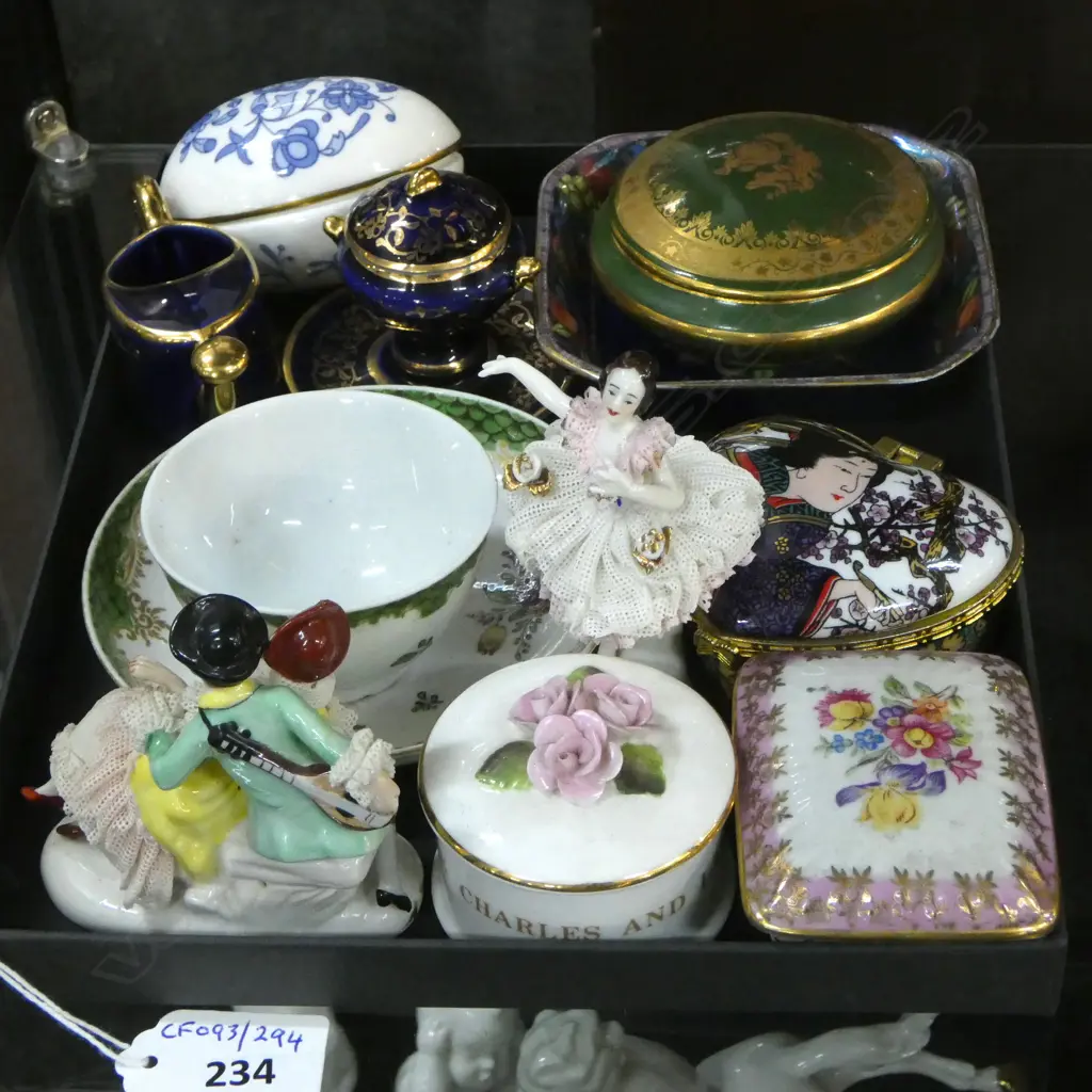 SMALL TRAY OF 11 SMALL LIDDED CHINA BOXES FIGURINES C/S ETC Image 1++