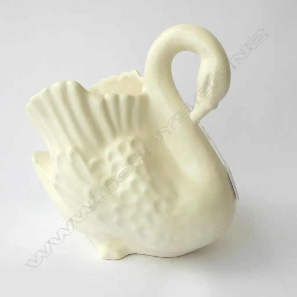 CROWN LYNN LARGE WHITE SWAN H.230mm Image 1++