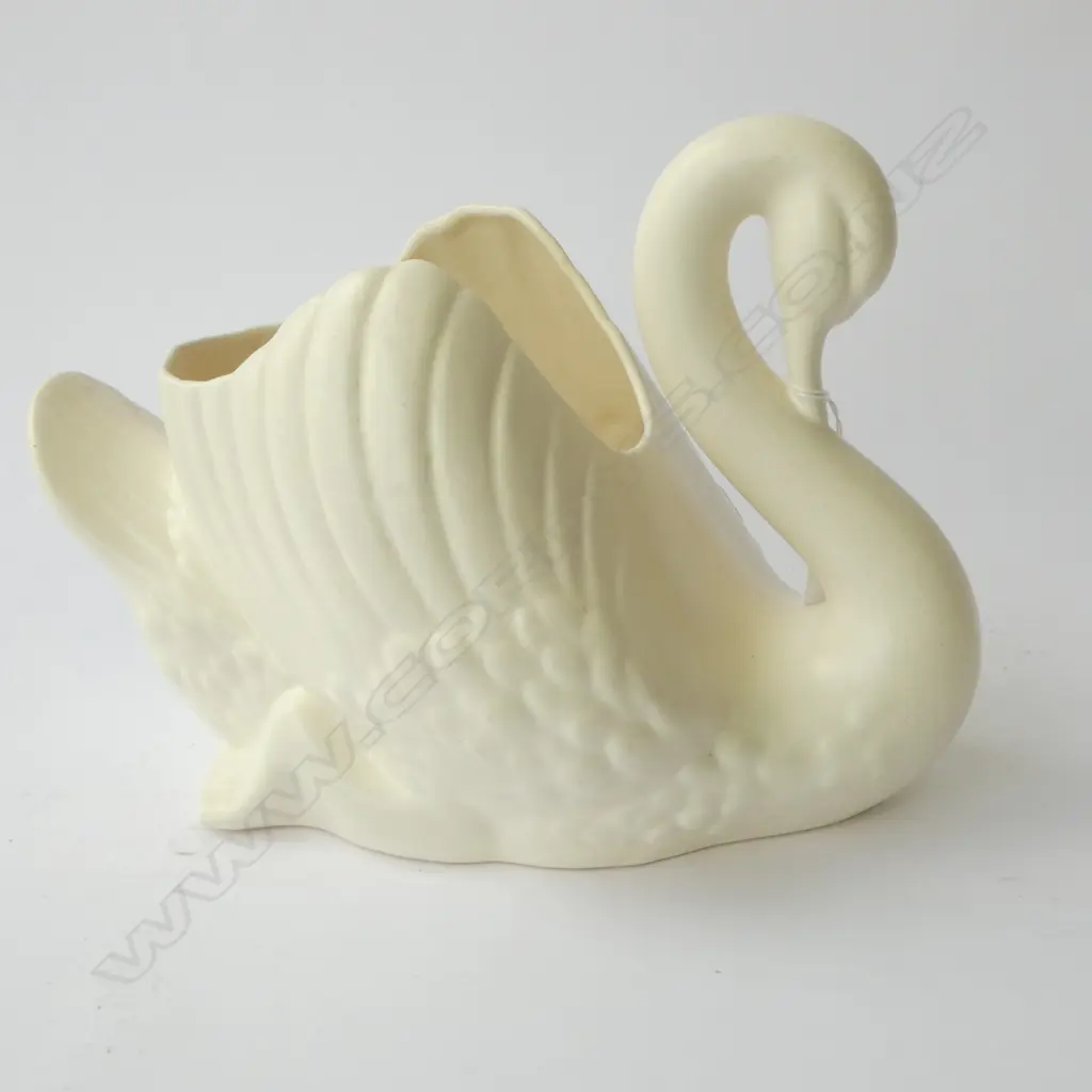 CROWN LYNN WHITE LARGE SIZE SWAN H.210mm small hairline crack Image 1++