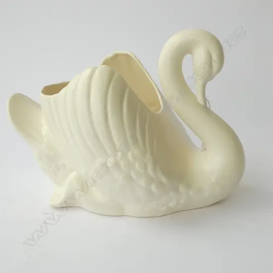 CROWN LYNN WHITE LARGE SIZE SWAN H.210mm small hairline crack