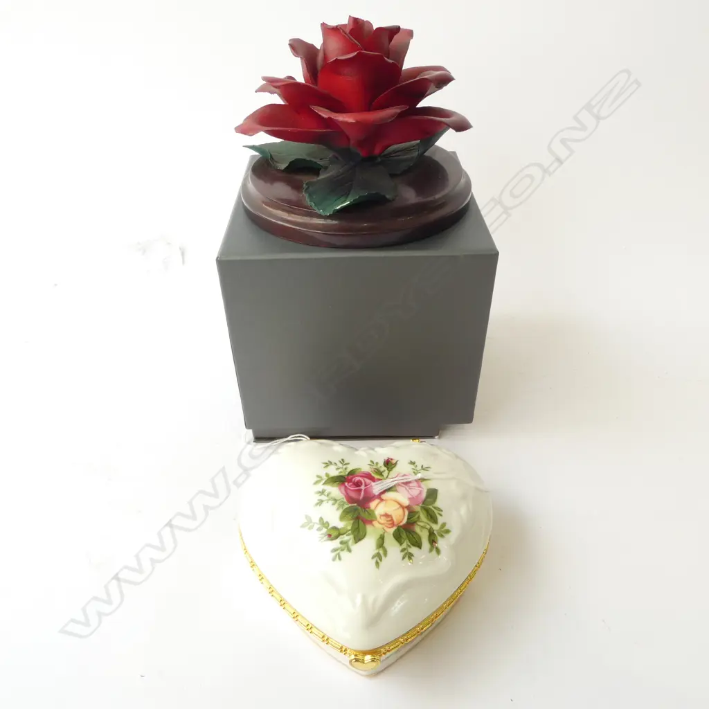 R/A ORC CHINA MUSICAL HEART SHAPED BOX DIA120MM & FLORAL ROSE Image 1++