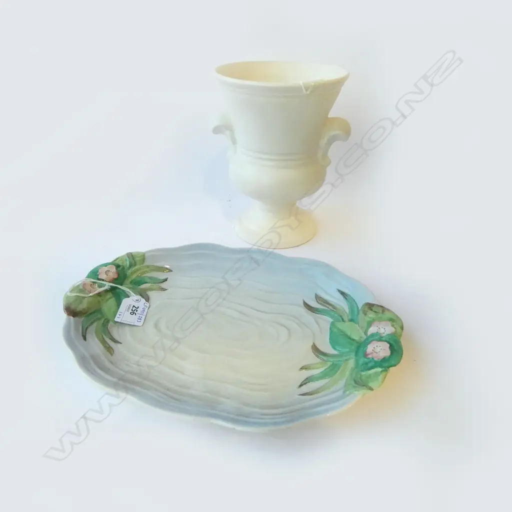C/CLIFF LILYPOND DISH L290MM & C/LYNN WHITE VASE H180MM Image 1++