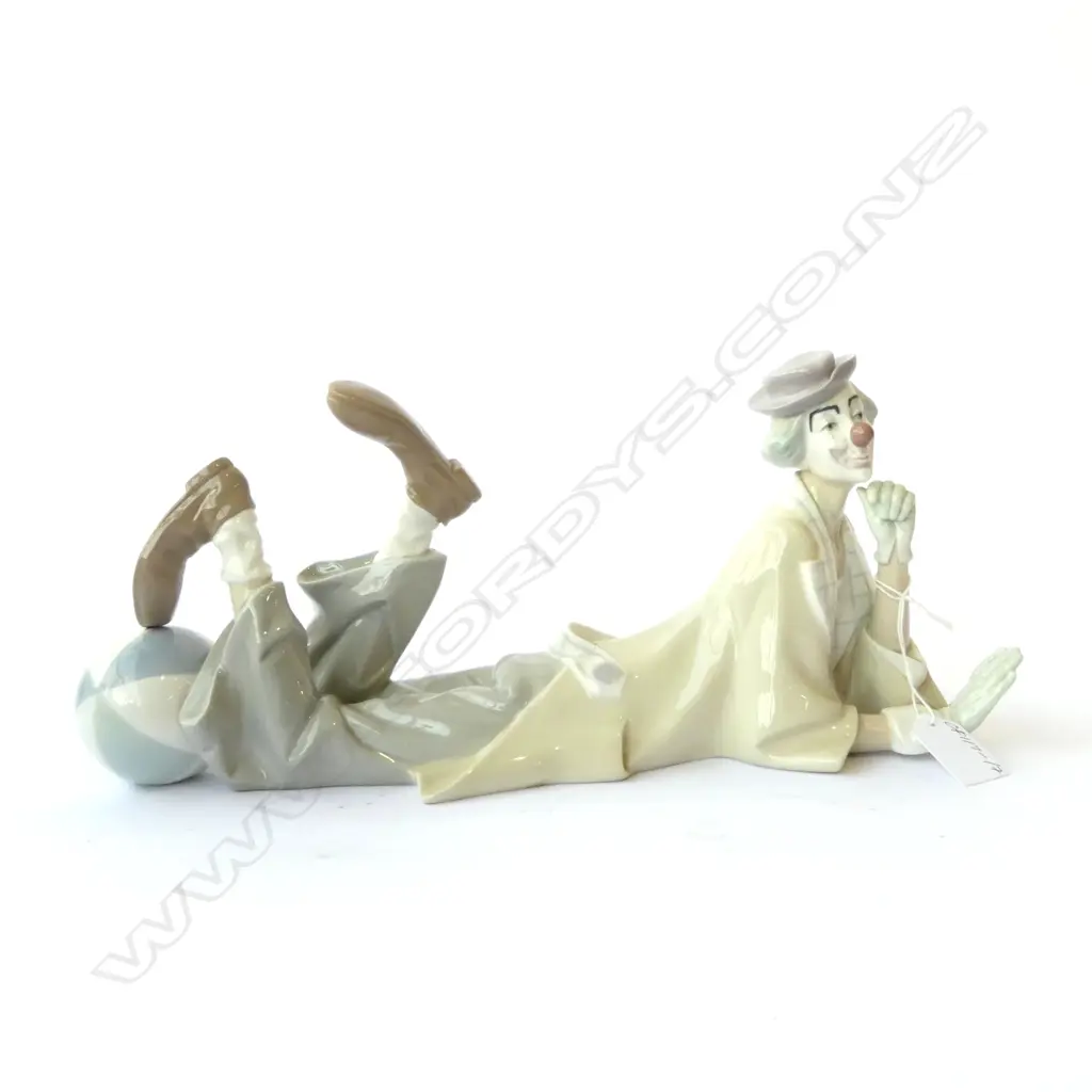 LLADRO 'LYING CLOWN with a BALL', L.370 x 160mm Image 1++