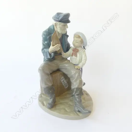 LLADRO 'A TALL YARN', FISHERMAN & FRIEND, H.270mm