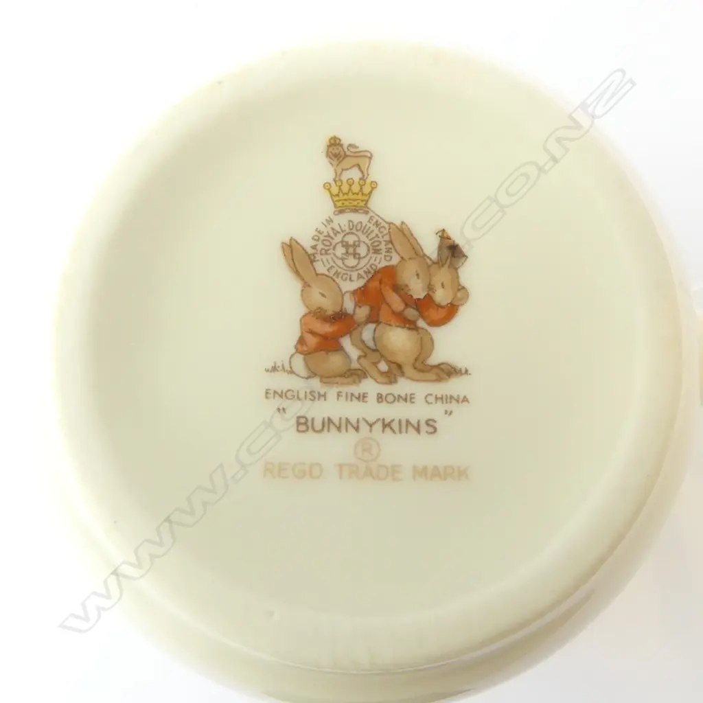 8 PCES ASST. ROYAL DOULTON BUNNYKINS; 5 BOWLS, 2 CUPS, 1 SAUCER Image 1++