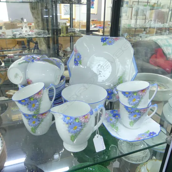 SHELLEY CHINA TEASET 8CSPS C/SUGAR & CAKE PLATE BLUE FLOWER PAT 1 CUP CRACKED