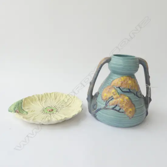 CARLTONWARE 2 HANDLED TREE VASE H210 & CARLTONWARE FLORAL DISH DIA 250MM