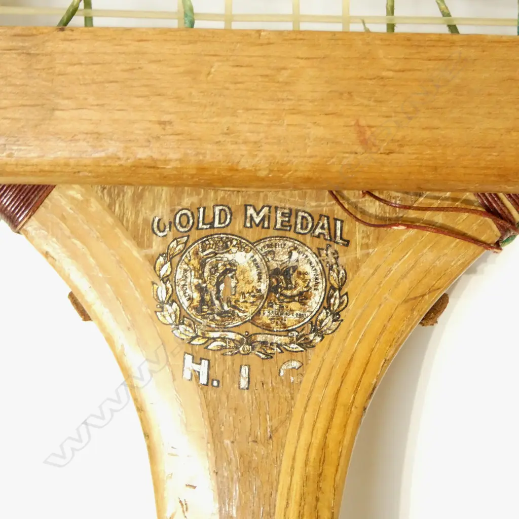 “SPALDING GOLD MEDAL” RARE EARLY WOODEN OVAL RACKET MADE IN ENGLAND... Image 1++