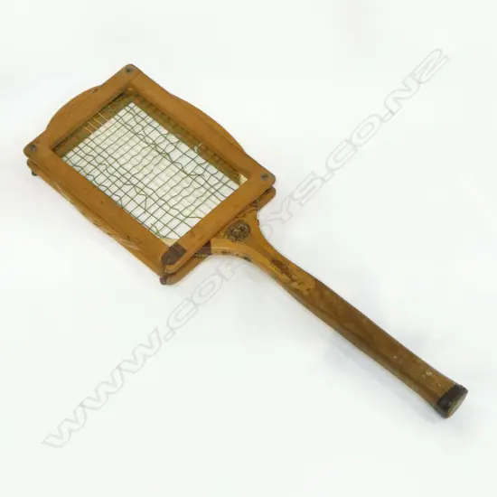 “SPALDING GOLD MEDAL” RARE EARLY WOODEN OVAL RACKET MADE IN ENGLAND...