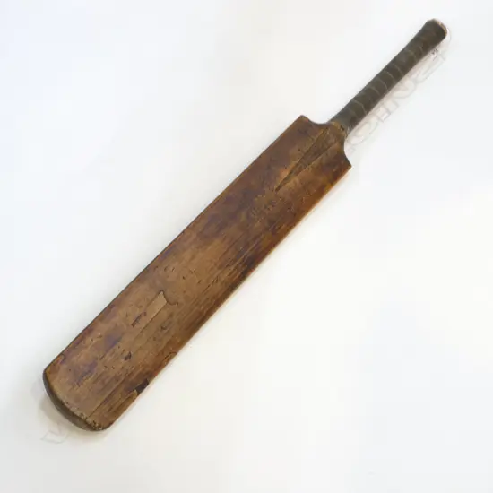 A VINTAGE “QUAIFE AND LILLEY” 2-STAR SHORT HANDLE 'EXTRA SPECIAL' CRICKET BAT...