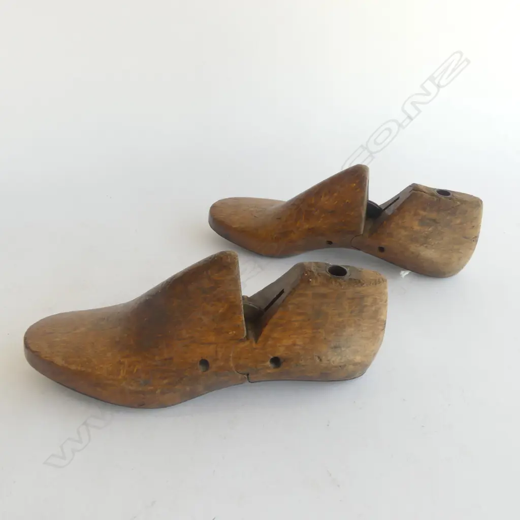 PAIR OF VINTAGE WOODEN SHOE LASTS, 230mm Image 1++