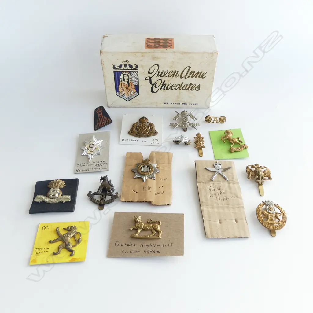 COLLECTION OF MILITRY HAT BADGES Image 1++