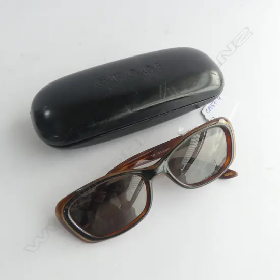 GUCCI SUNGLASSES faux tortoiseshell in original case