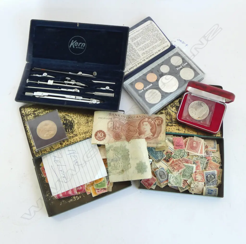 2 TINS STAMPS + 2 PROOF NZ COIN SETS (1977 + 1977 $1) + DRAWING SET cased + UNC $1 + notes Image 1++