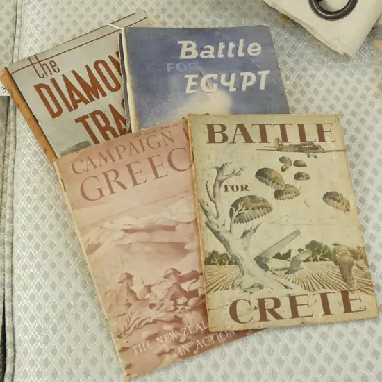 KENNETH HANCOCK 'NEW ZEALAND at WAR', PUB.1946 & 5 WWII NEW ZEALAND ARMY PUBLICATIONS 1943-5 (aged condition)