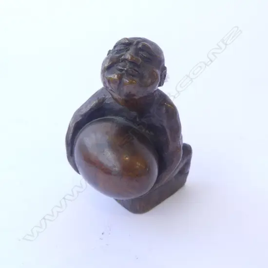 SOLID BRONZE CROUCHING MAN LIFTING HUGE EGG H.100mm
