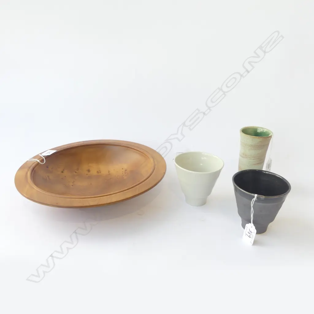 3 PCS NZ STUDIO POTTERY, KATHRYN SMYTH POSY VASE, H.140mm, 2 BEAKERS & HAND TURNED WOODEN BOWL (Tasmanian) Image 1++
