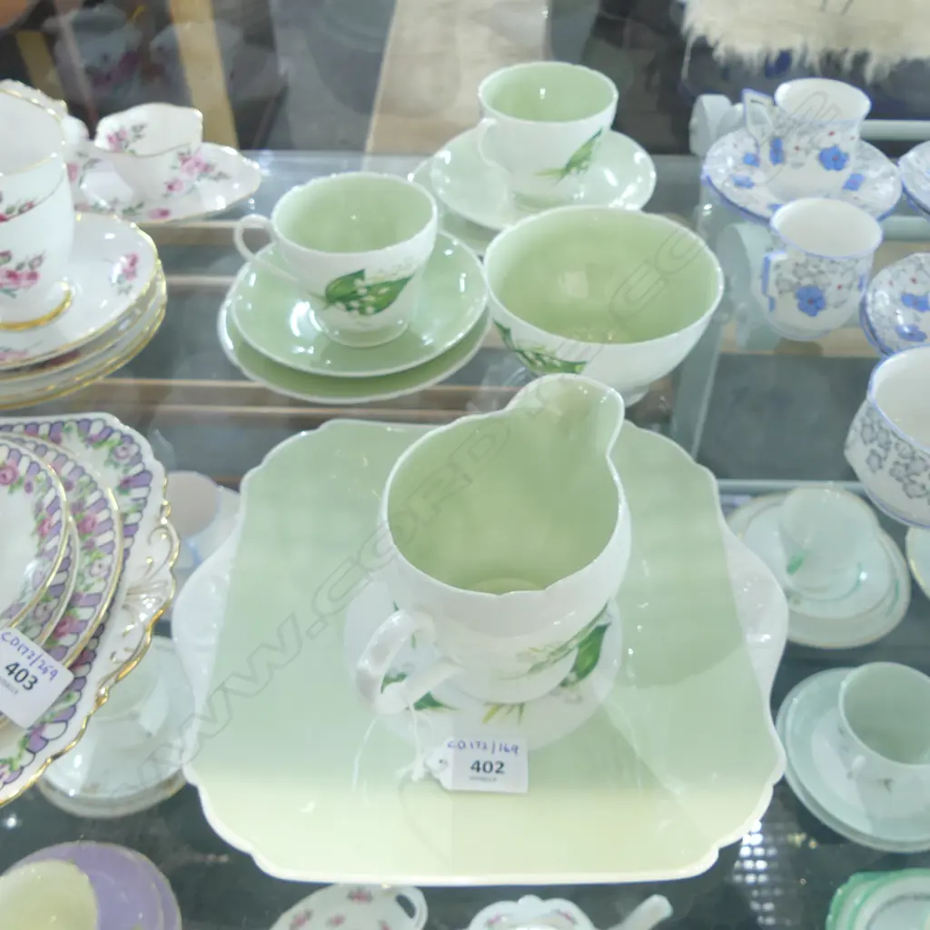 SHELLEY CHINA PART TEASET 2CSPS CAKE PLATE C/SUGAR GREEN FLOWER PAT Image 1++