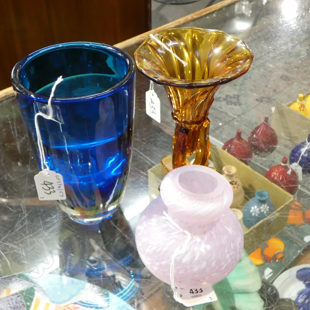 3 COLOURED GLASS VASES H165MM TALLEST Image 1++
